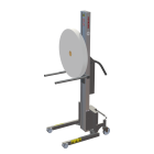 Push the lifter forward and insert the packing machine’s boom into the core of the reel.

Your production process will now be fully ready to run in just a few minutes.